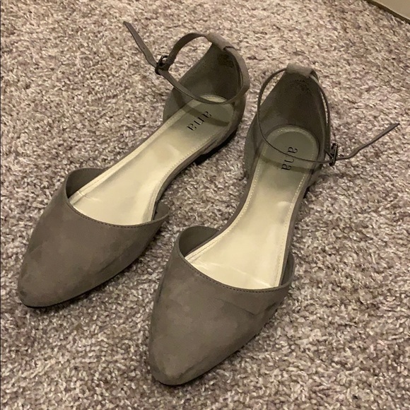 Grey flats - Picture 2 of 2